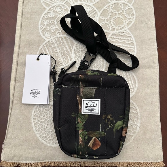 Herschel Heritage Crossbody Bag - Forest Camo - Picture 5 of 5